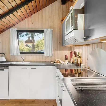 3 Bedroom Cozy In Дом отдыха Рёдбю