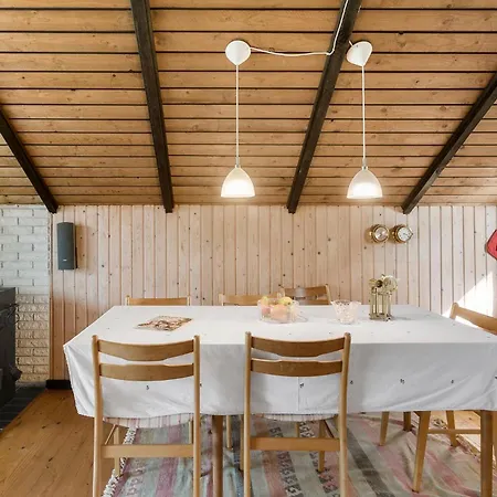 3 Bedroom Cozy In Feriehus Rødby