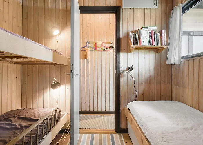 3 Bedroom Cozy In Рёдбю